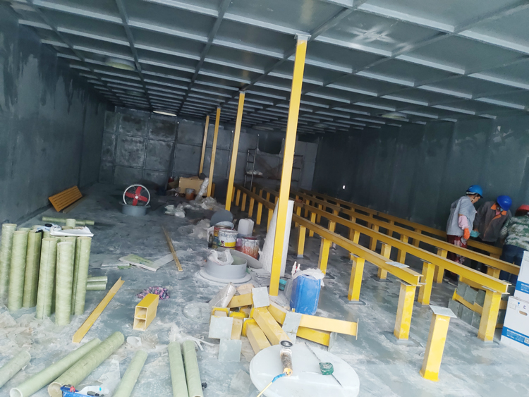 玻璃鋼活性炭吸附箱施工中-佛山項目