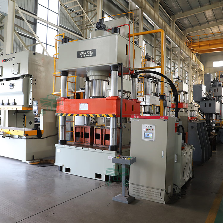 500噸四柱液壓機車間實拍 500噸四柱液壓機車間實拍